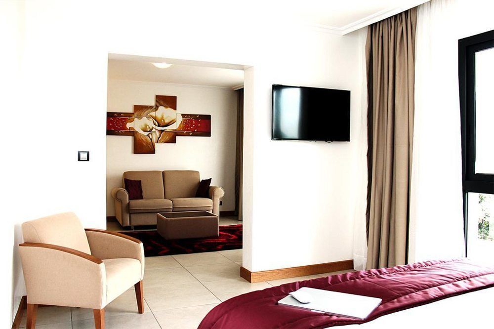 Star Land Hotel Bonapriso Дуала Экстерьер фото